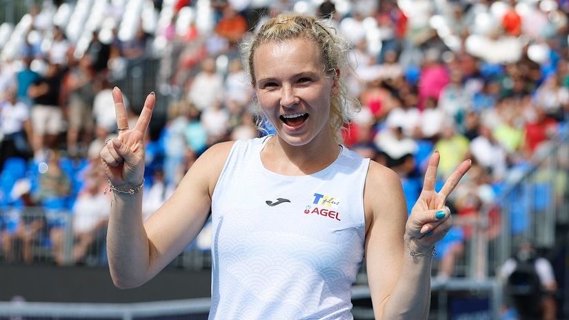Tenistka Siniaková ukázala, jakým jezdí autem. Olympijská vítězka si užívá sporťák značky, kterou čeká restart